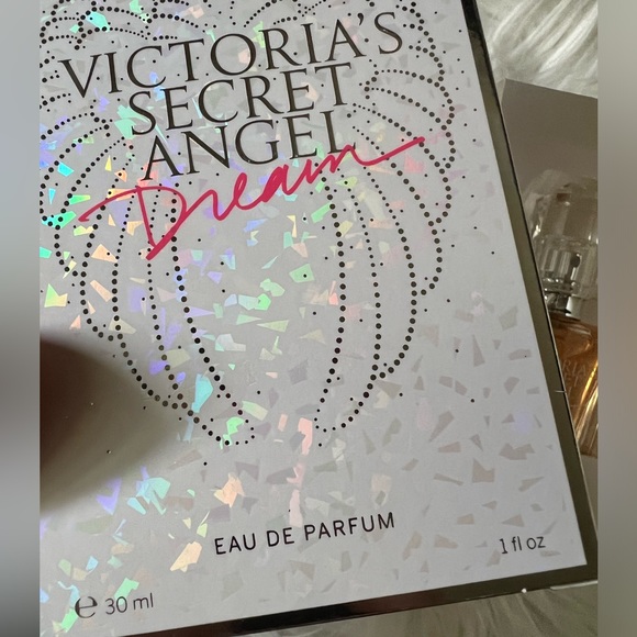 Victoria Secret Angel Dream perfume - Picture 3 of 7